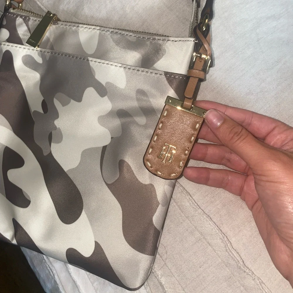 Tommy Hilfiger Julia Camo Nylon Crossbody - Picture 4 of 6